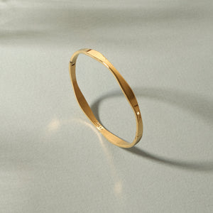 Wavy Bangle
